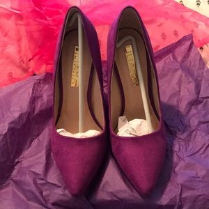 Brand New! Purple velvet heels, size 6.5!